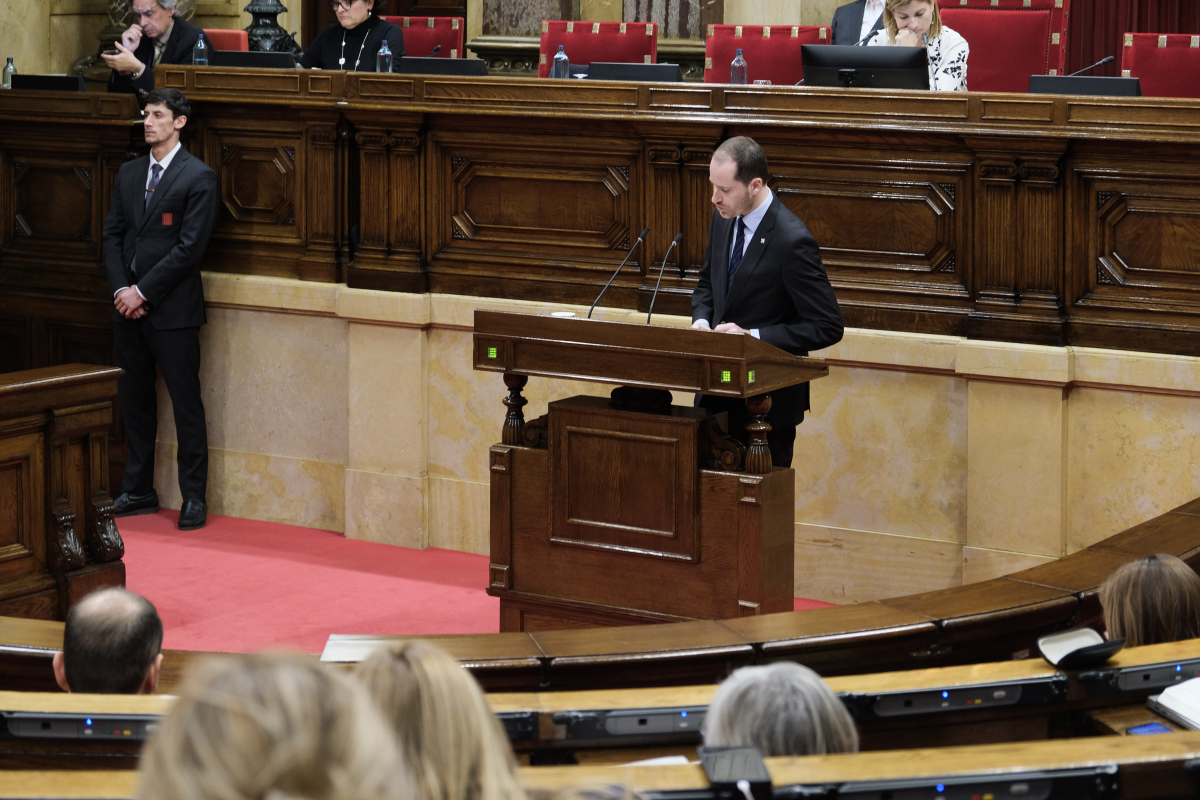 Juan Fernández: “No podemos permitir que la Generalitat tenga más estructuras que servicios y más sueldos que soluciones”