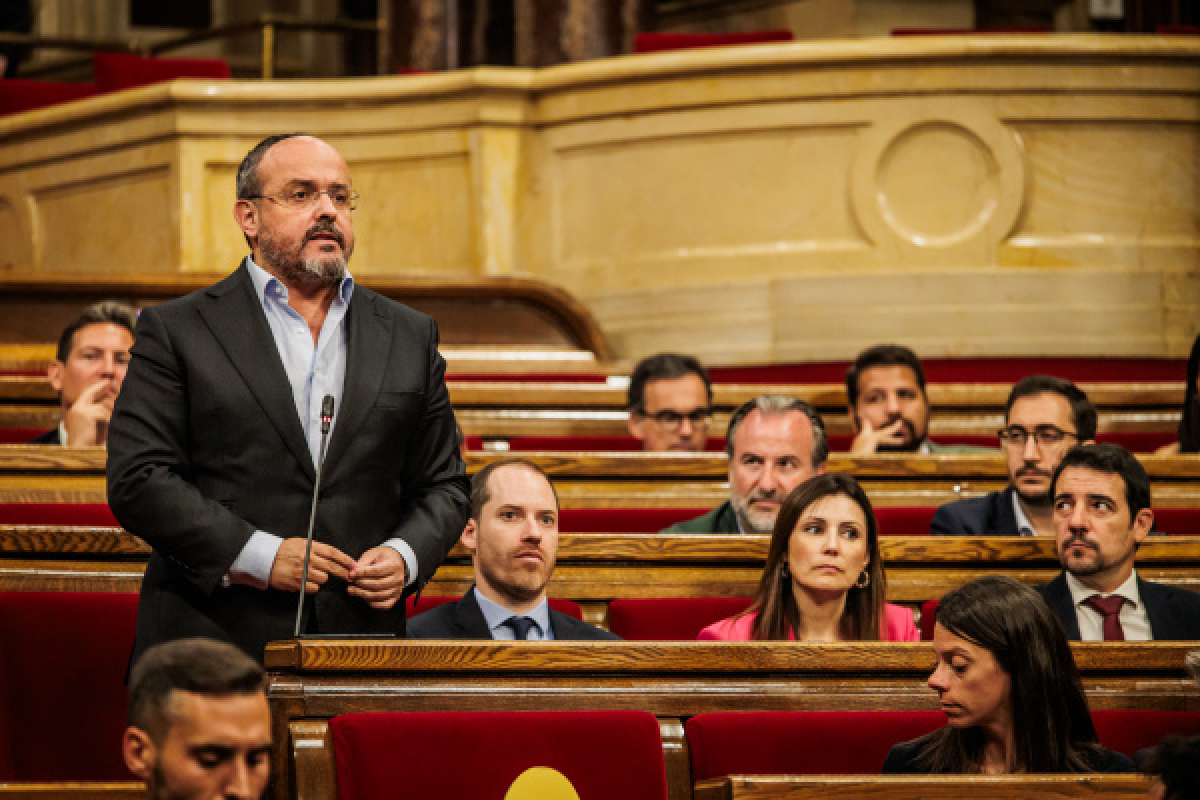 Alejandro Fernández a Illa: “Hoy sabemos quién era Chili que le endosó 361 ME en mascarillas defectuosas cuando usted era ministro” 