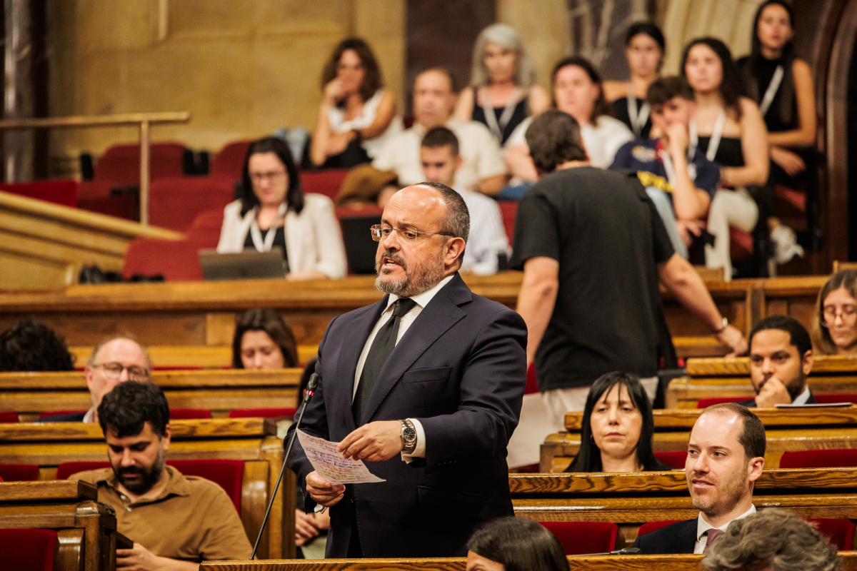 Alejandro Fernández a Illa: “Sus cesiones al separatismo suponen una traición a buena parte de su electorado al que prometió lo contrario”