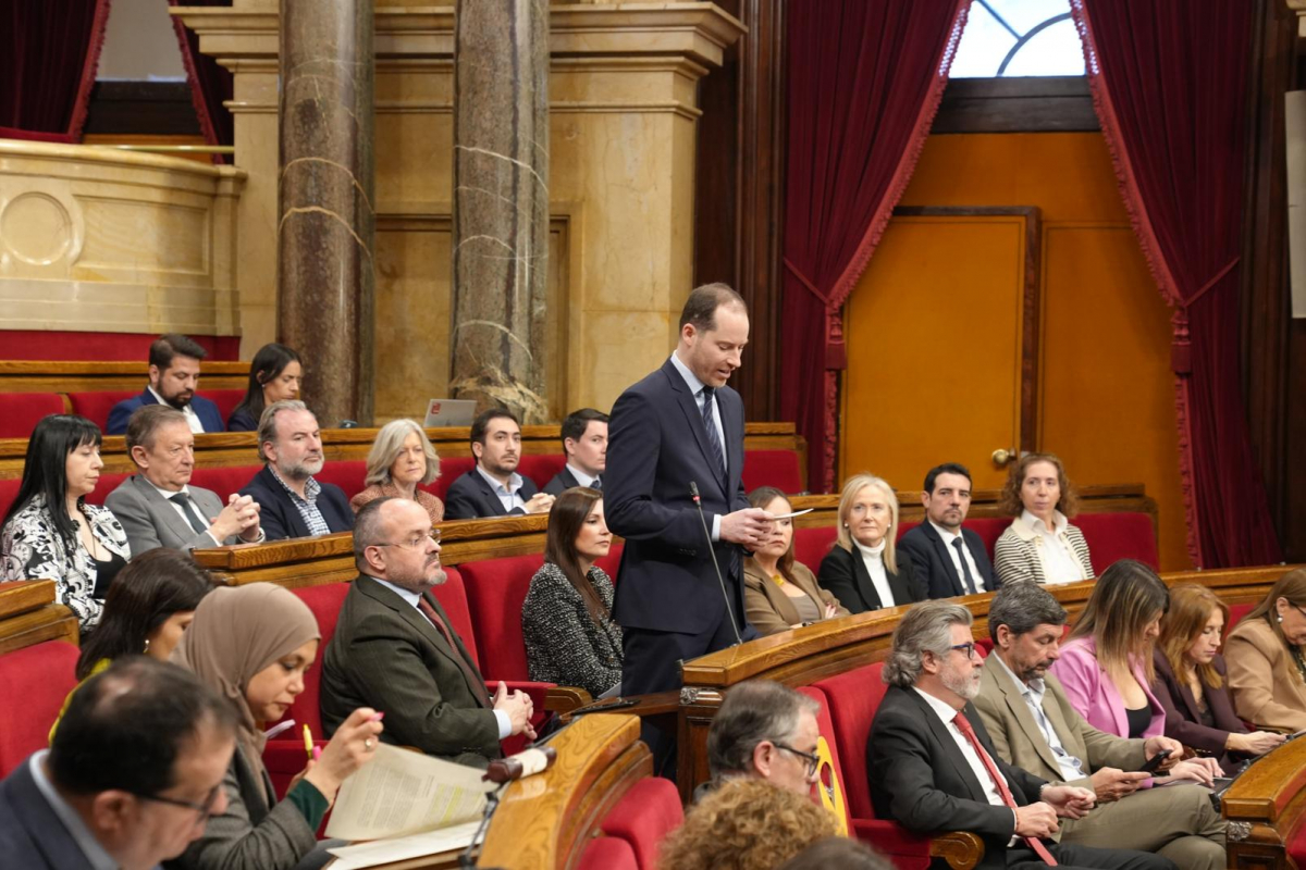 Juan Fernández pide la dimisión del Govern de Illa: “Han convertido la Generalitat en una agencia de propaganda mientras Cataluña está en colapso estructural”