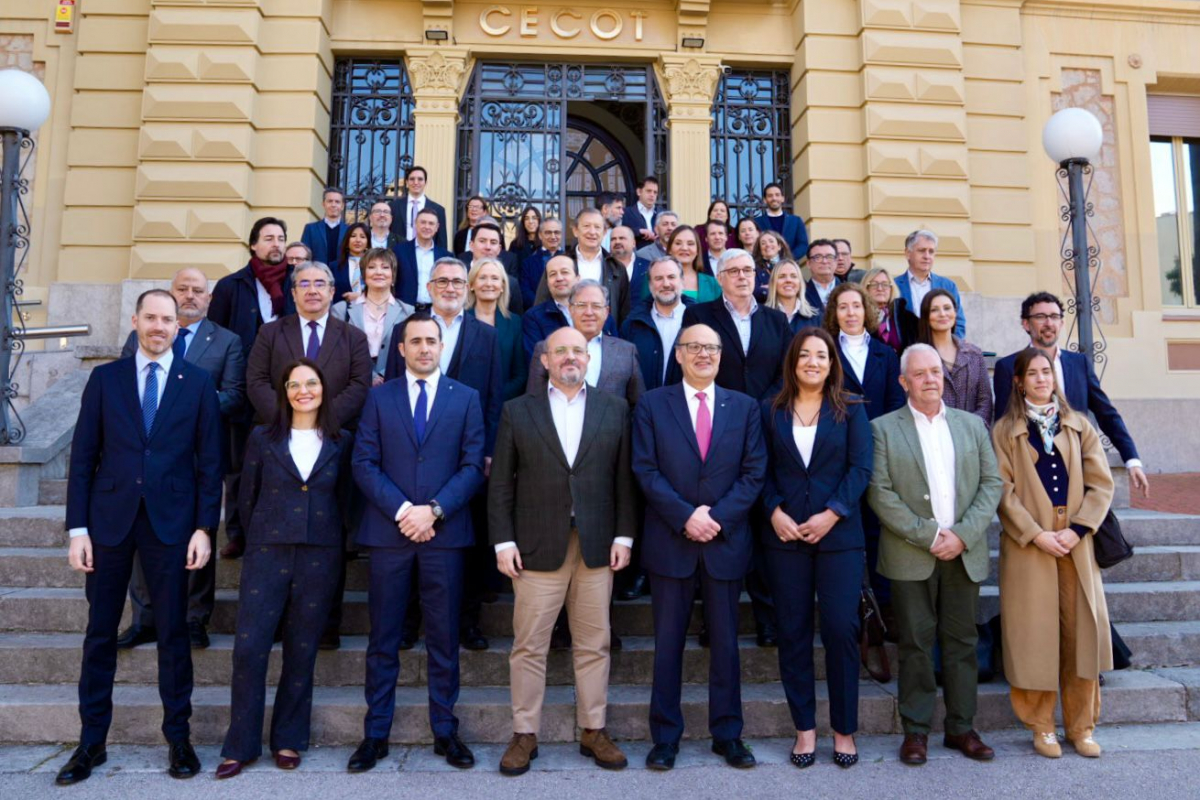 Alejandro Fernández pide impulsar la industria, apoyar a los autónomos y competitividad fiscal para reforzar la economía de Cataluña 