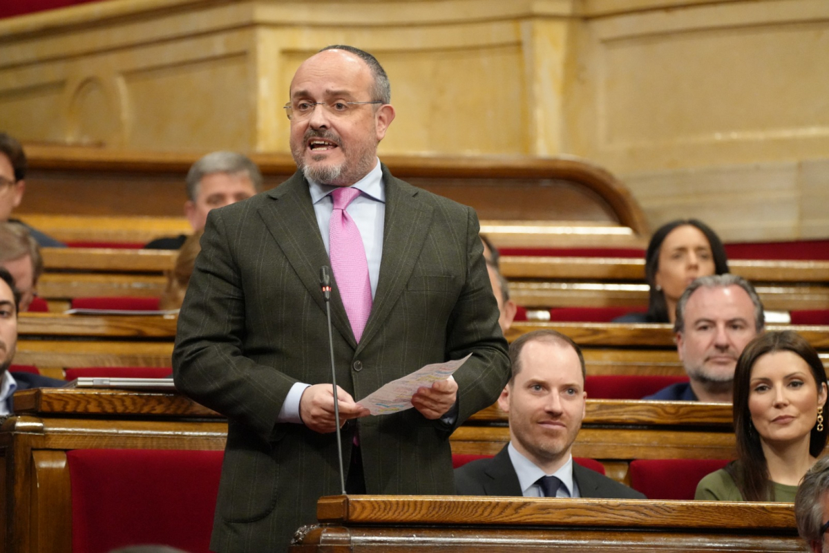 Alejandro Fernández exige a Illa que dé explicaciones por el “caso Iceta” a quien vincula a enchufes, patrimonio oculto y escándalos en Moncloa