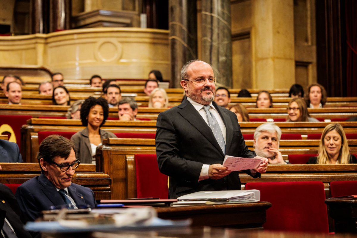 Alejandro Fernández: “El burka debe ser fulminantemente prohibido porque atenta contra la libertad y los derechos de la mujer” 