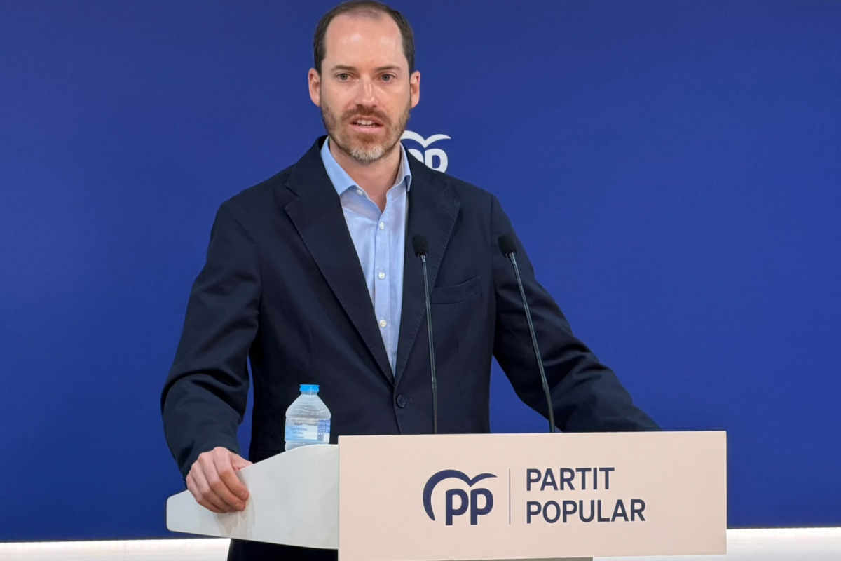 Juan Fernández: “Illa ha diseñado una estafa para ocultar la realidad de la educación en Cataluña” 