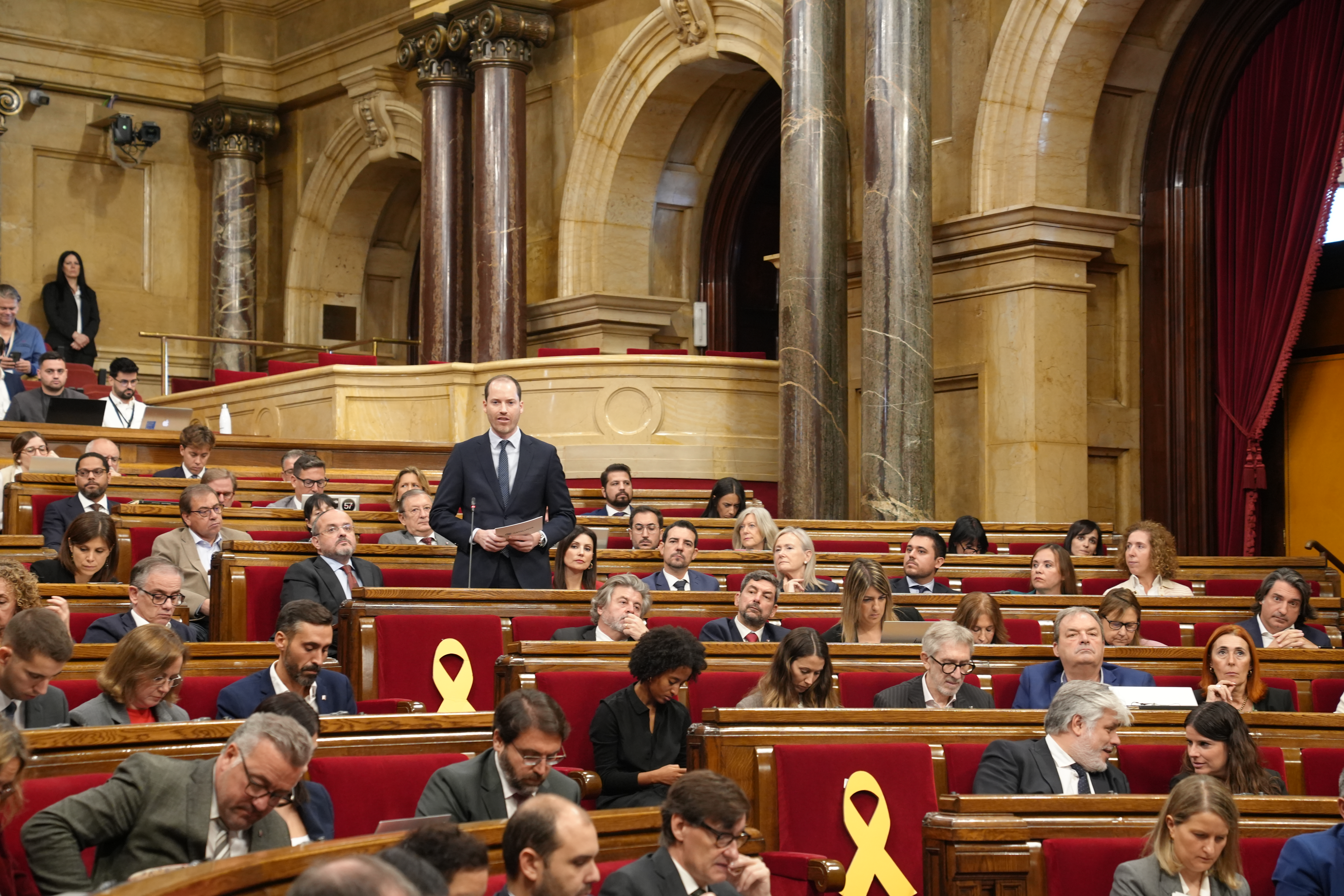 Fernández a Paneque: “Pacten menos con los Comunes proteger a los okupas y trabajen más para proteger a propietarios y vecinos”