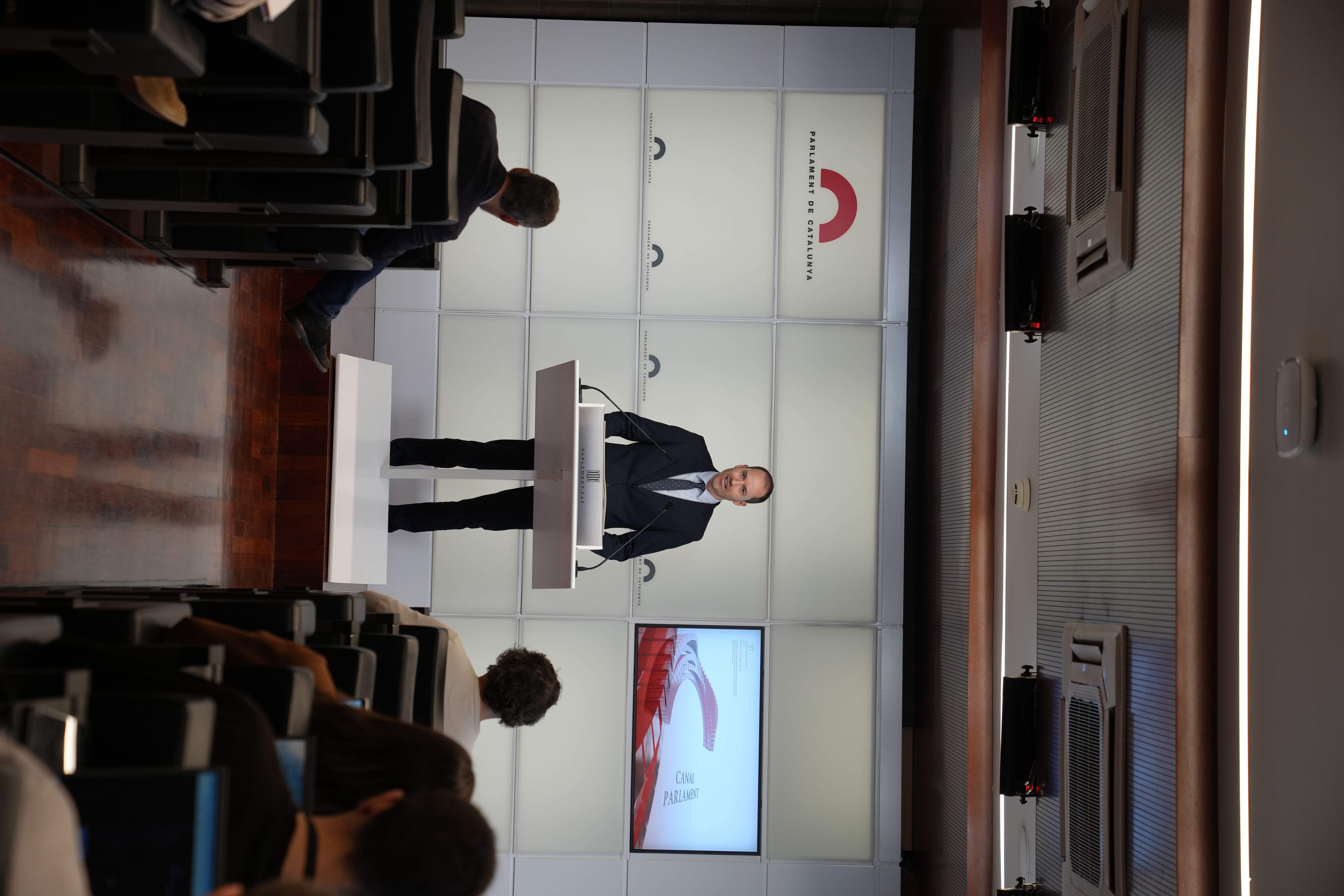 Juan Fernández: “Salvador Illa es un bluf, anuncia millones para IA mientras es incapaz de aprobar un presupuesto en la realidad”